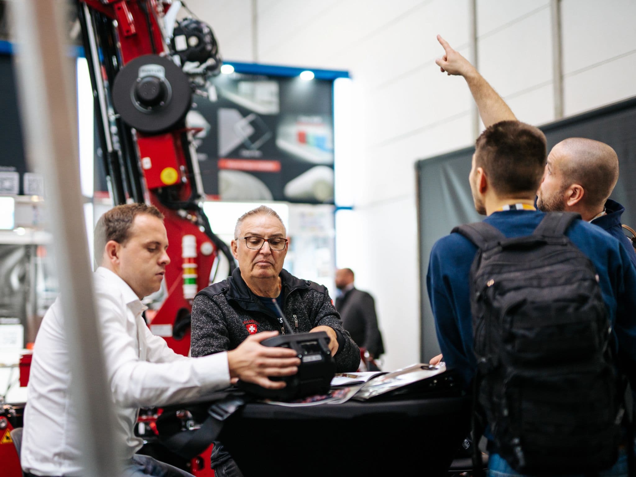 Discussion at the Hoeflon booth at a trade show.